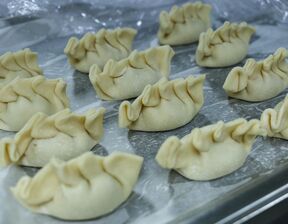 A tray of uncooked dumplings